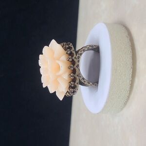 Elegant Floral Ring in Cream and Brasd Tone Size 7.25